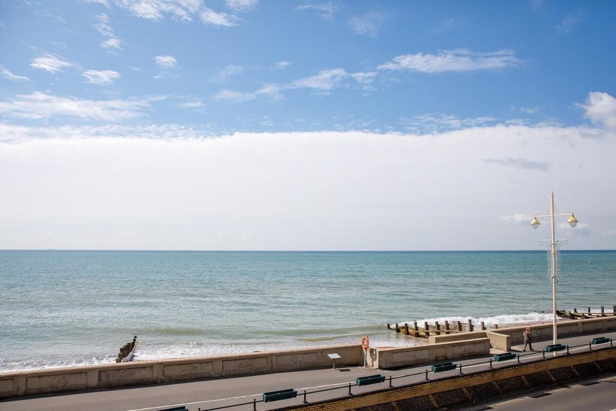 Panoramic Sea Views In Beachfront Apt W Balcony 보그너레지스 외부 사진